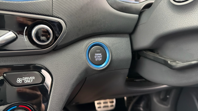 Hyundai IONIQ 1.6 GDi Plug-in Hybrid Premium SE 5dr DCT Hatchback